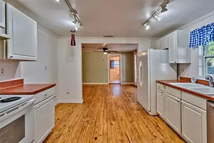 930 NW 29th Pl, Gainesville, FL 32609 - Photo 10