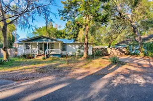 930 NW 29th Pl, Gainesville, FL 32609 - Photo 2