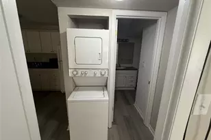 1035 SW 9th St, Gainesville, FL 32601 - Photo 6