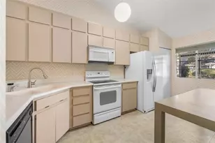 815 SW 51 Way, Gainesville, FL 32607 - Photo 4