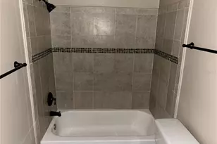 1015 SW 9th St, Gainesville, FL 32601 - Photo 12