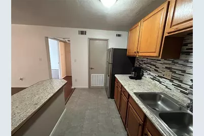 1015 SW 9th Street #B-2, Gainesville, FL 32601 - Photo 4