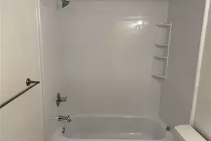 1015 SW 9th St, Gainesville, FL 32601 - Photo 12