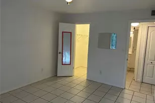 1015 SW 9th St, Gainesville, FL 32601 - Photo 10