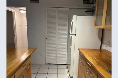 1015 SW 9th Street #D-2, Gainesville, FL 32601 - Photo 6