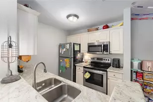 835 SW 9th St, Gainesville, FL 32601 - Photo 4