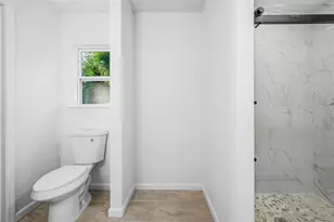 1523 NE 1st Ave, Gainesville, FL 32641 - Photo 6