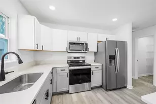 1523 NE 1st Ave, Gainesville, FL 32641 - Photo 8