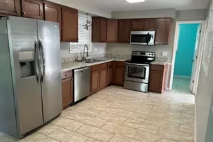 1431 SE 42nd Pl, Gainesville, FL 32641 - Photo 2