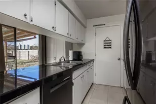 8031 SW 13th Rd, Gainesville, FL 32607 - Photo 14