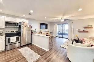 2830 SW 14th Dr, Gainesville, FL 32608 - Photo 4