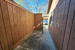 5823 SW 9th Pl, Gainesville, FL 32605 - Photo 2