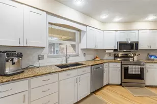 2334 NW 15th Pl, Gainesville, FL 32605 - Photo 10