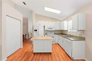 2016 NW 50th Pl, Gainesville, FL 32605 - Photo 8