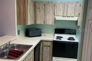 6264 SW 8th Pl, Gainesville, FL 32607 - Photo 2