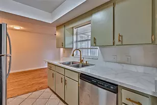 8204 SW 13th Rd, Gainesville, FL 32607 - Photo 8