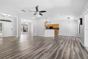 462 SW Fairlington Ct, Lake City, FL 32025 - Photo 8