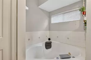 305 NW 28 St, Gainesville, FL 32607 - Photo 24