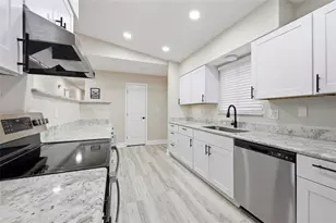 1656 NW 31st Pl, Gainesville, FL 32605 - Photo 12