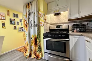 498 King Charles Cir, Deland, FL 32724 - Photo 10