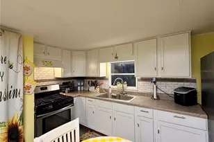 498 King Charles Cir, Deland, FL 32724 - Photo 8