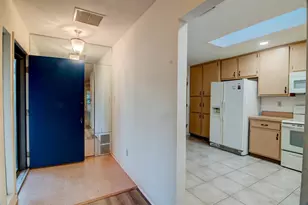 1628 NW 19th Cir, Gainesville, FL 32605 - Photo 4