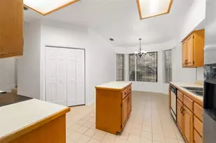 568 NW 39th Dr, Gainesville, FL 32607 - Photo 8