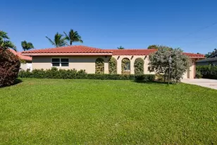 1117 SE Mendoza Ave, Port Saint Lucie, FL 34952 - Photo 2