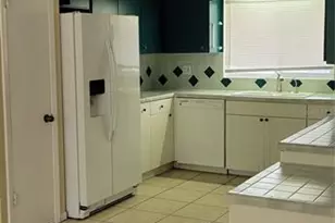 2201 NW 36th Dr, Gainesville, FL 32605 - Photo 2