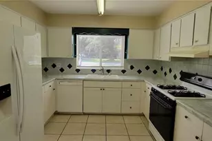 2201 NW 36th Dr, Gainesville, FL 32605 - Photo 8