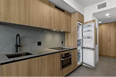 121 NE 5th Street #1500, Miami, FL 33132 - Photo 12
