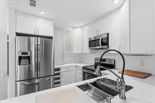 2735 SW 35th Pl, Gainesville, FL 32608 - Photo 4