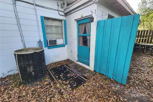 1030 NE 9th St, Gainesville, FL 32609 - Photo 2