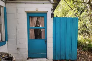 1030 NE 9th St, Gainesville, FL 32609 - Photo 4