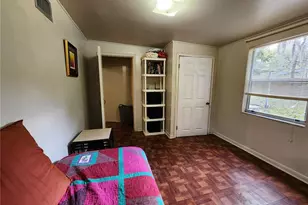 1030 NE 9th St, Gainesville, FL 32609 - Photo 16