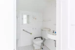 1106 NE 4 St, Gainesville, FL 32601 - Photo 38