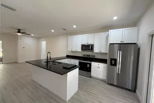 1311 NE 3rd Ave, Gainesville, FL 32641 - Photo 4