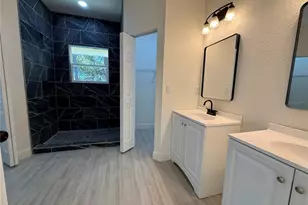 1311 NE 3rd Ave, Gainesville, FL 32641 - Photo 10