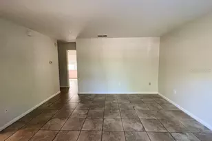 5925 SW 10th Ln, Gainesville, FL 32607 - Photo 2