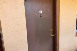 914 SW 8th Ave, Gainesville, FL 32601 - Photo 6