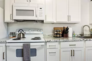 825 NW 19th Ave, Gainesville, FL 32609 - Photo 12