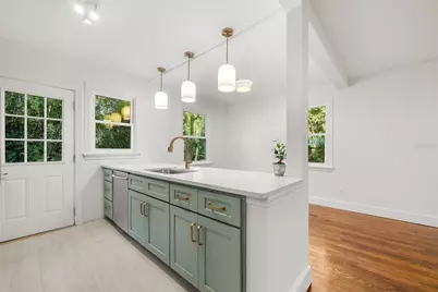 1010 NE 7th Place, Gainesville, FL 32601 - Photo 6