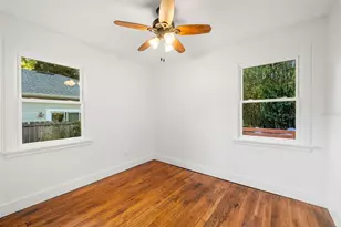 1010 NE 7th Pl, Gainesville, FL 32601 - Photo 8