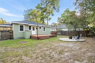 1010 NE 7th Pl, Gainesville, FL 32601 - Photo 12