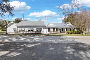 115 NW 1st St, Trenton, FL 32693 - Photo 1
