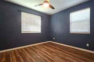 1131 NE 10th Ave, Gainesville, FL 32601 - Photo 8