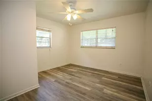 1421 NW 6th Pl, Gainesville, FL 32603 - Photo 14