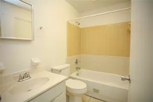 1421 NW 6th Pl, Gainesville, FL 32603 - Photo 12