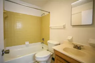 1421 NW 6th Pl, Gainesville, FL 32603 - Photo 2