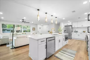 801 NW 37th Dr, Gainesville, FL 32605 - Photo 4